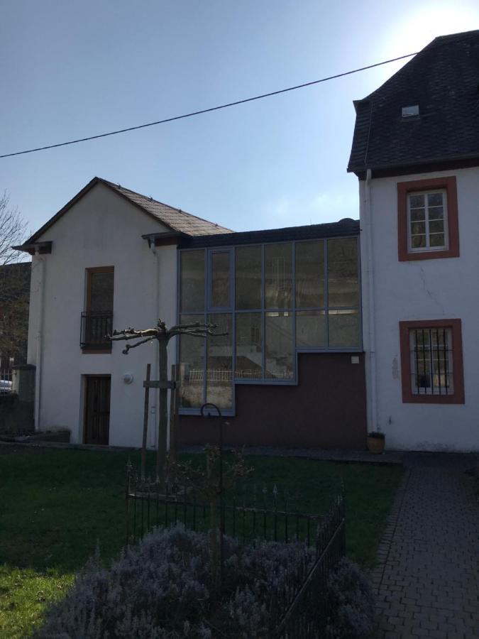 Ferienwohnung Altes Pfarrhaus Mit Flair Und Moselblick Brauneberg Exterior photo
